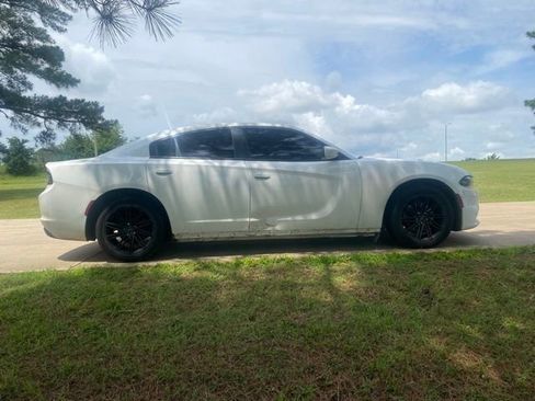 Used 2021 Dodge Charger SXT w/ Cold Weather Package RWD image 4