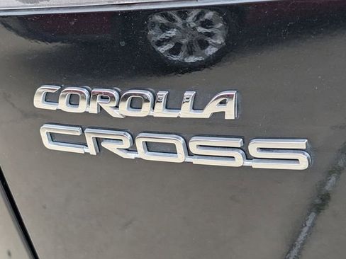 Certified 2024 Toyota Corolla Cross XLE w/ Convenience Package FWD image 9
