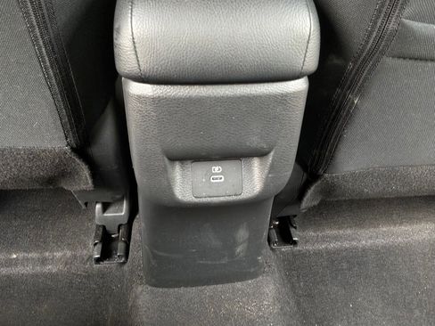 Used 2025 Nissan Versa SV FWD image 12