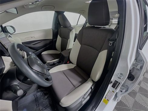 Used 2025 Toyota Corolla LE image 9
