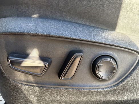 Used 2024 Toyota Highlander XLE image 20