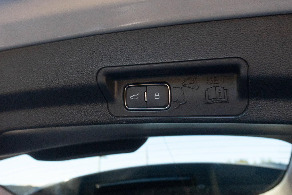 Used 2025 Ford Explorer Active RWD image 13