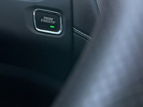 Used 2023 GMC Acadia SLE w/ Driver Convenience Package image 18