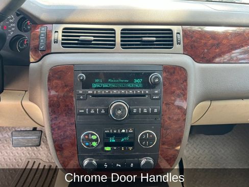Used 2014 Chevrolet Suburban LT w/ Texas Edition RWD image 17