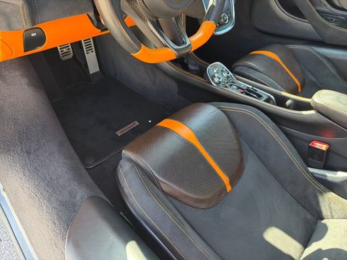 Used 2018 McLaren 570S Spider RWD image 21