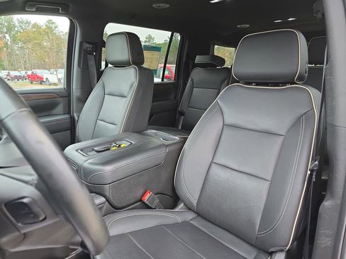 Used 2023 Chevrolet Suburban Premier image 20