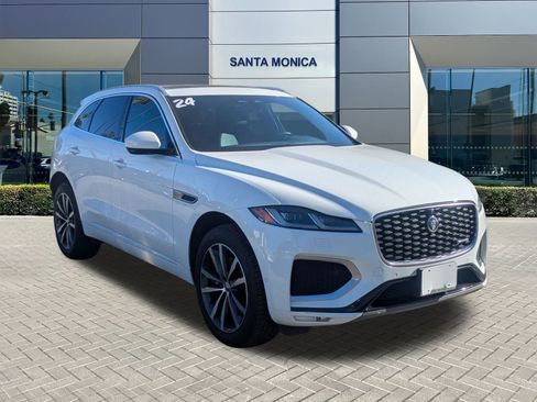 Used 2024 Jaguar F-PACE R-Dynamic S image 3