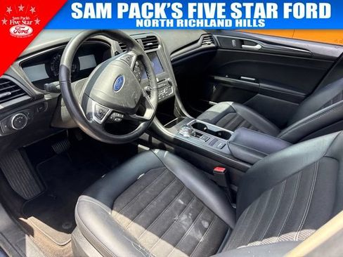 Used 2018 Ford Fusion SE w/ Equipment Group 201A FWD image 6