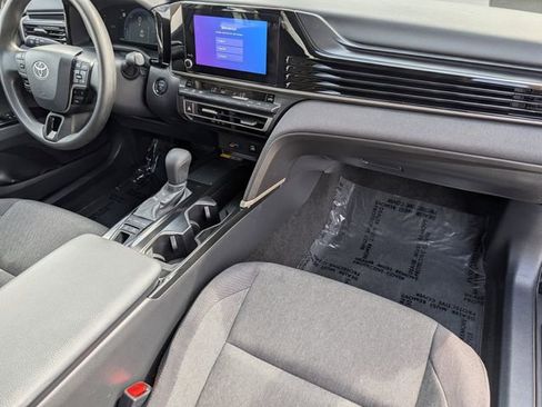 Used 2025 Toyota Camry LE image 33