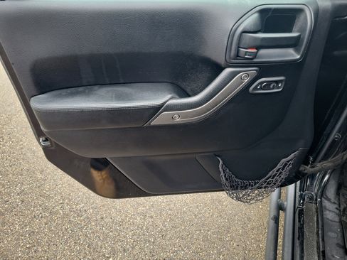 Used 2016 Jeep Wrangler Sport image 15