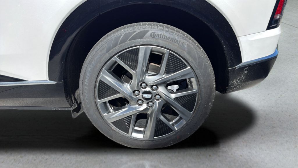 Certified 2025 Cadillac Optiq Luxury 2 w/ LPO, Floor Liner Package AWD/4WD image 15