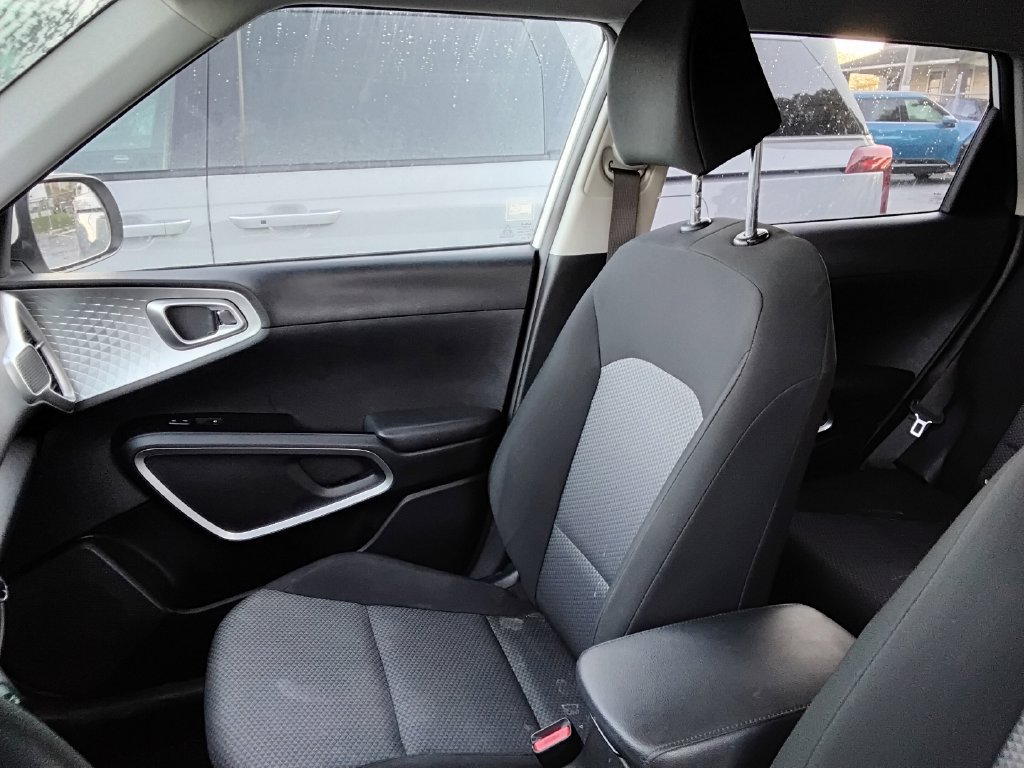 Used 2022 Kia Soul LX w/ Technology Package FWD image 9