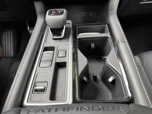 Used 2025 Nissan Pathfinder SV FWD image 22