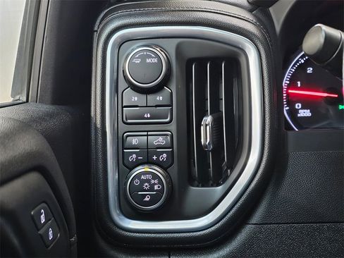 Used 2022 Chevrolet Silverado 2500 LT w/ Convenience Package image 32