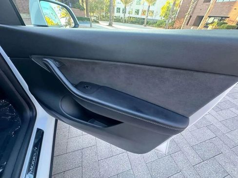 Used 2021 Tesla Model Y Long Range image 22