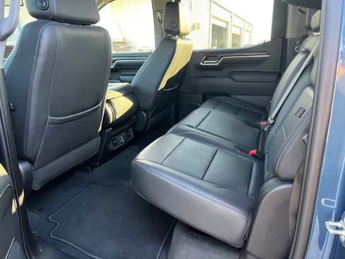 Used 2024 GMC Sierra 1500 SLT image 11