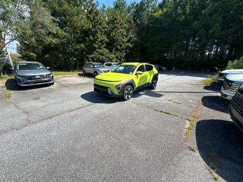 Used 2025 Hyundai Kona SEL AWD/4WD image 1