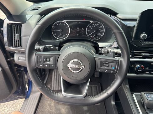 Used 2025 Nissan Pathfinder SV FWD image 19