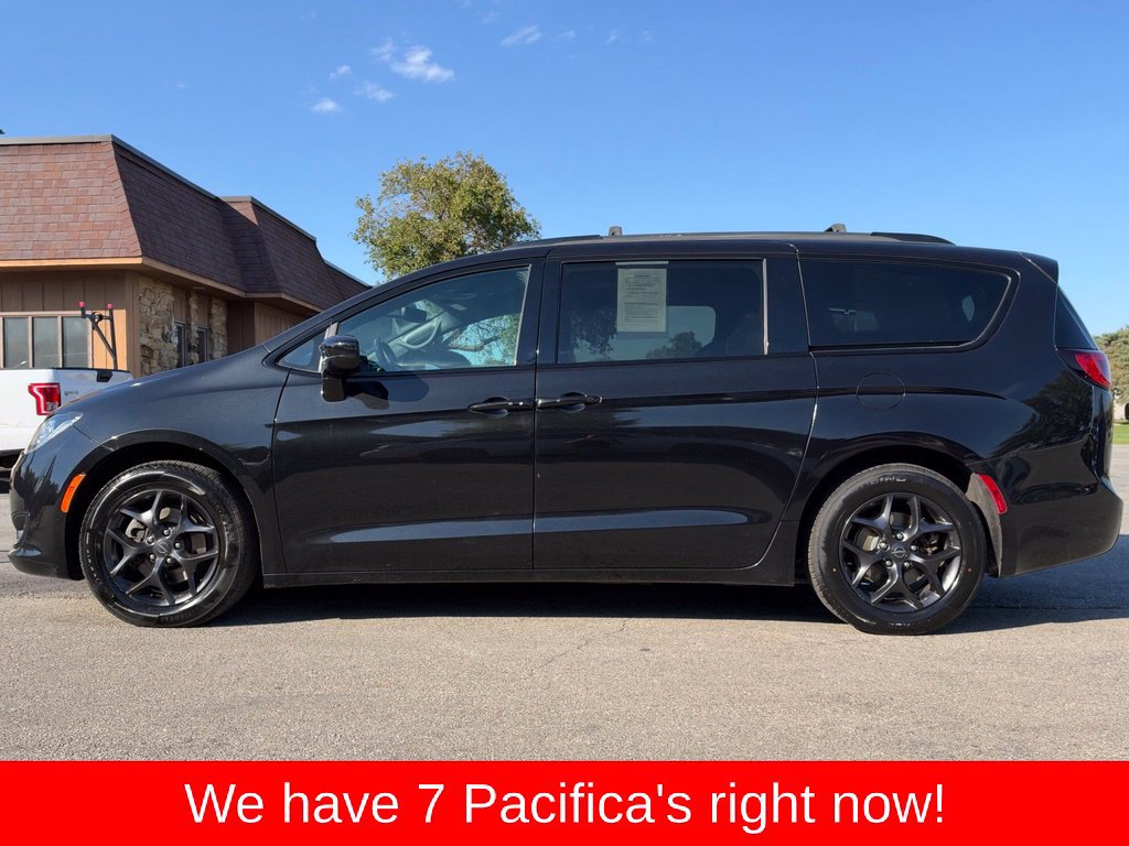 Used 2019 Chrysler Pacifica Touring-L w/ S Appearance Package FWD image 2
