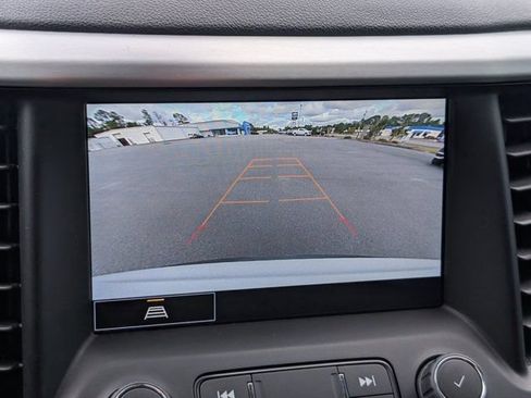 Used 2023 GMC Acadia SLE w/ Driver Convenience Package FWD image 19