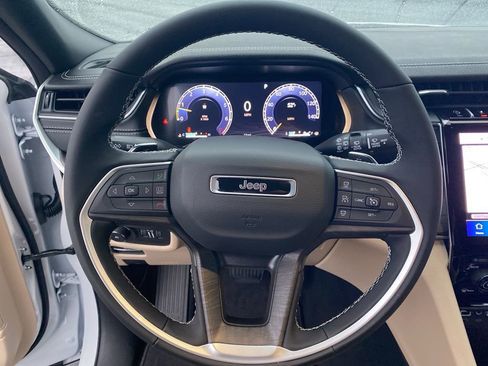 New 2025 Jeep Grand Cherokee Limited image 17