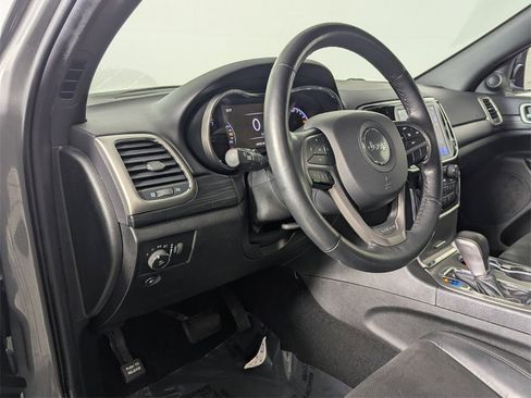 Used 2021 Jeep Grand Cherokee Laredo X image 11