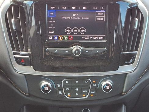 Used 2021 Chevrolet Traverse LS AWD/4WD image 19