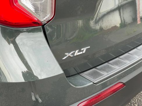 Used 2023 Ford Explorer XLT AWD/4WD image 35