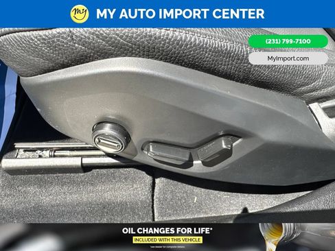 Used 2023 Volvo XC60 B5 Plus AWD/4WD image 13