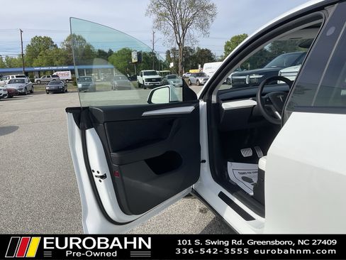 Used 2024 Tesla Model Y Performance image 10