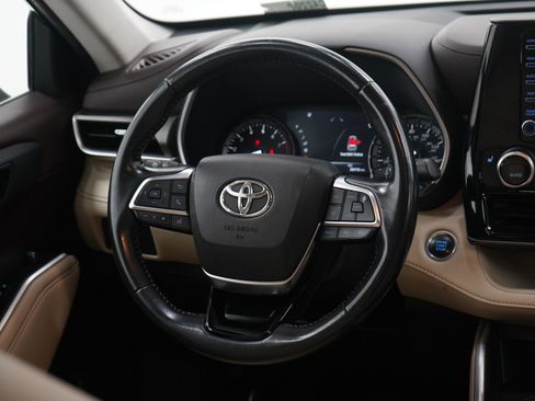 Used 2021 Toyota Highlander XLE image 15