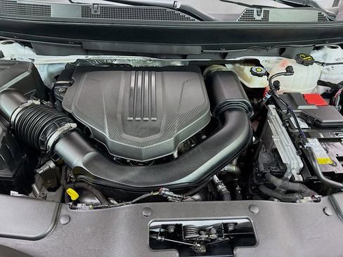 Used 2024 Chevrolet Traverse RS image 34