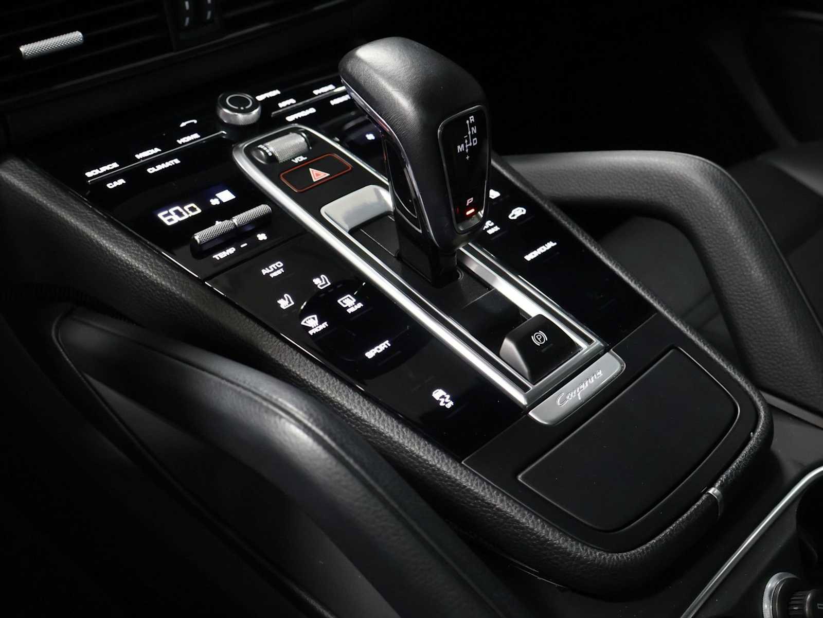 Used 2022 Porsche Cayenne AWD/4WD image 29