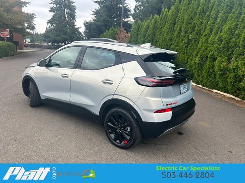 Used 2023 Chevrolet Bolt EUV LT w/ Redline Edition FWD image 5
