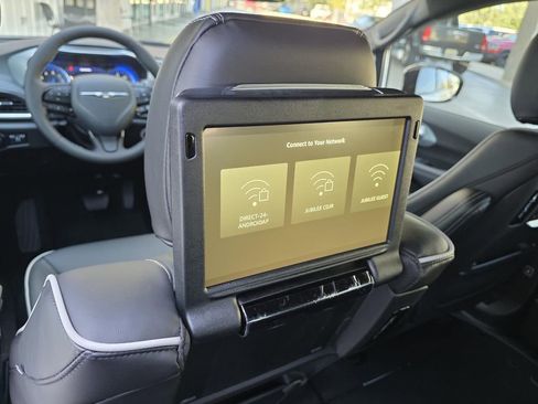 New 2026 Chrysler Pacifica Limited w/ Uconnect Theater Family Group AWD/4WD image 12