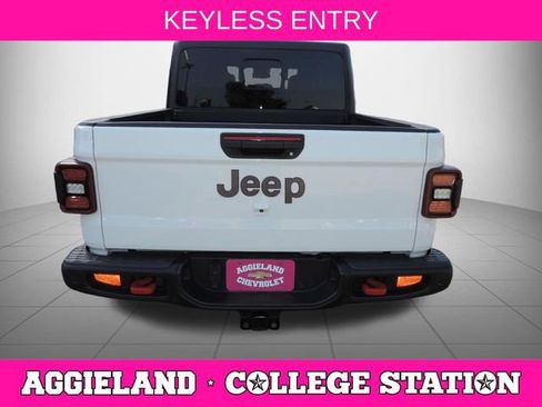 Used 2024 Jeep Gladiator Rubicon w/ Safety Group AWD/4WD image 5