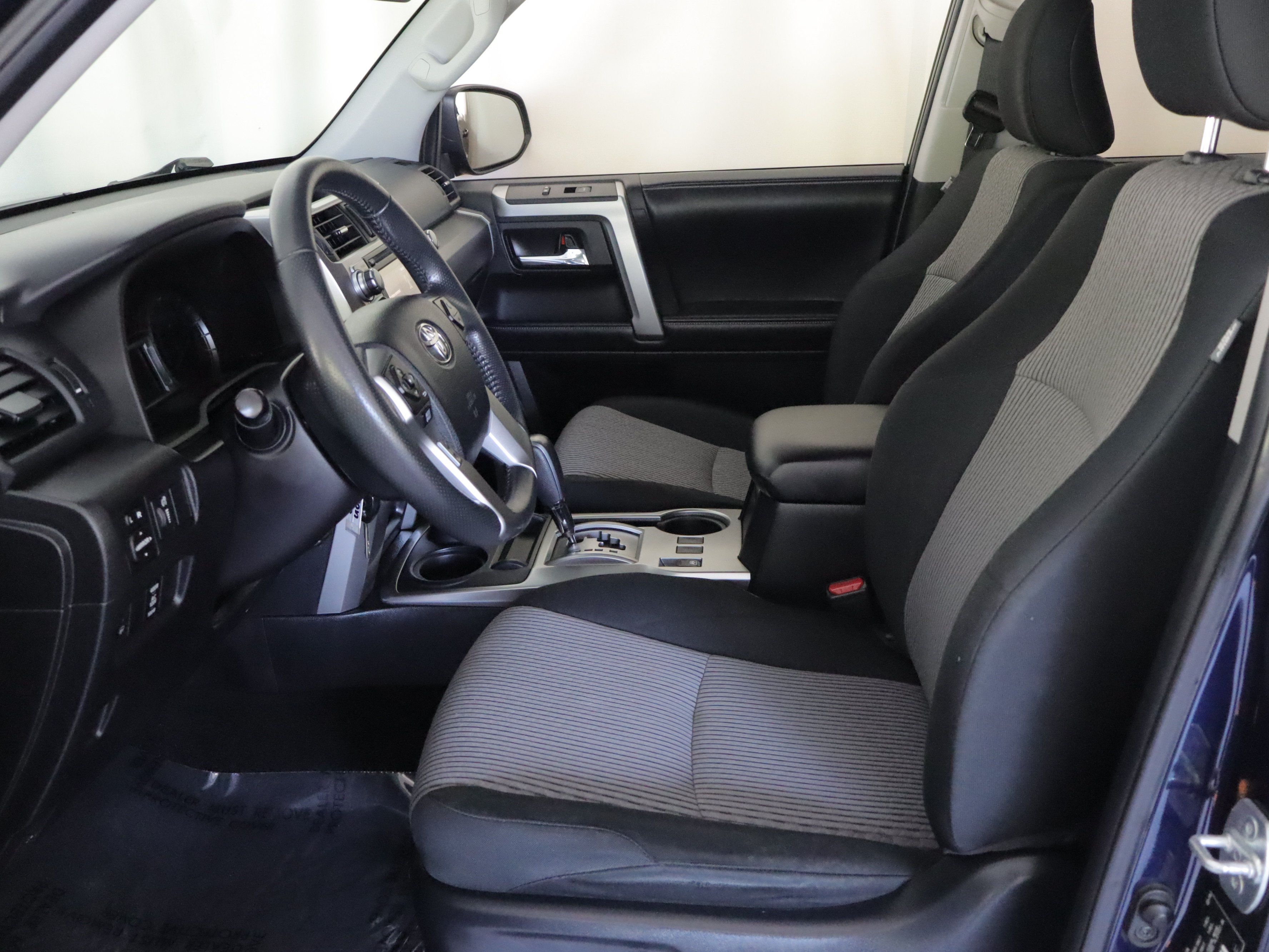 Used 2018 Toyota 4Runner SR5 AWD/4WD image 7