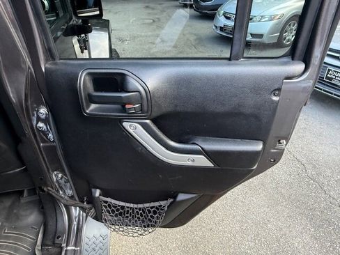 Used 2014 Jeep Wrangler Unlimited Sahara image 15