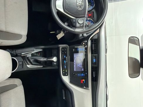Used 2019 Toyota Corolla LE FWD image 21