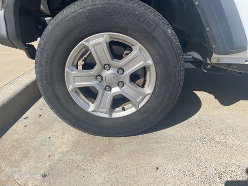 Used 2019 Jeep Wrangler Sport AWD/4WD image 13
