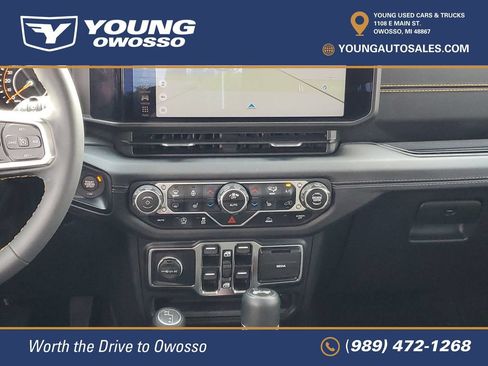 Used 2024 Jeep Wrangler Unlimited Sahara w/ Technology Group AWD/4WD image 25