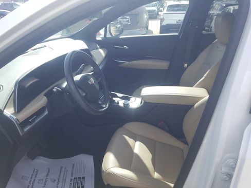 Used 2024 Cadillac XT4 Luxury w/ Cold Weather Package image 10