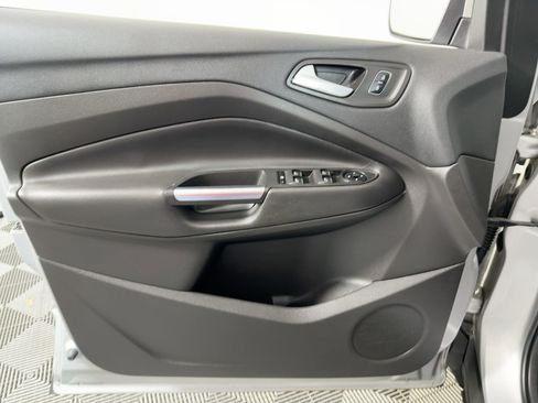 Used 2017 Ford Escape SE w/ Equipment Group 201A image 9