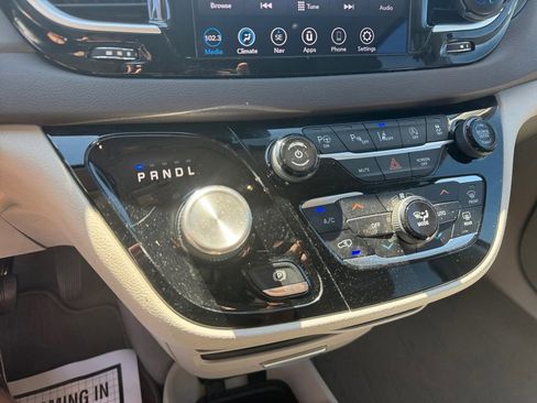 Used 2020 Chrysler Pacifica Touring w/ Advanced Safetytec Group FWD image 36
