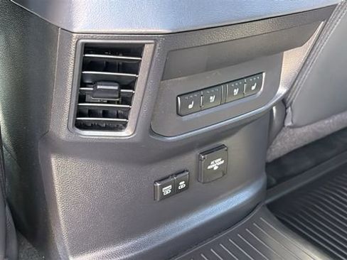 Used 2023 Toyota Tundra Platinum AWD/4WD image 27