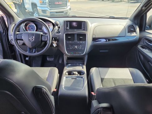 Used 2016 Dodge Grand Caravan SXT FWD image 15