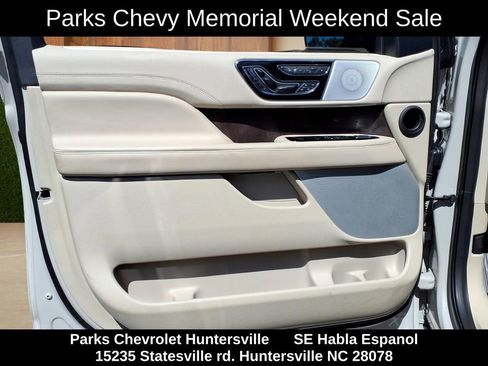 Used 2021 Lincoln Navigator Reserve w/ Luxury Package AWD/4WD image 18