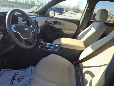 Used 2022 Chevrolet Traverse LS image 8