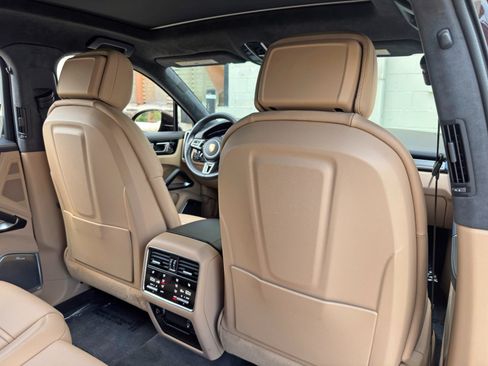 Used 2020 Porsche Cayenne Turbo AWD/4WD image 40