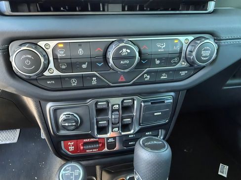 New 2026 Jeep Gladiator Mojave image 23